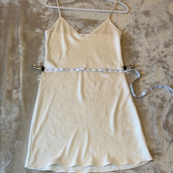 Wilfred Ivory‎ Satin Dress - Picture 5 of 9